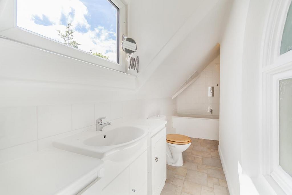Lettings Windlesham Holm Place 3 - Bathroom Edit.j