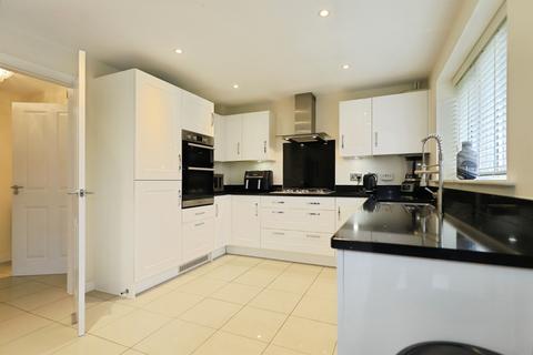 4 bedroom detached house for sale, Falling Sands Close, Kidderminster