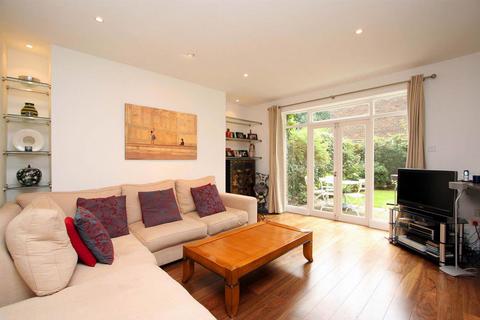 2 bedroom flat to rent, Acol Road, South Hampstead NW6