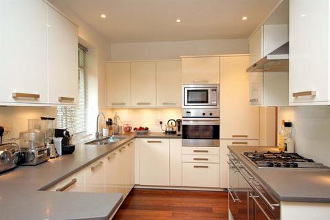 2 bedroom flat to rent, Acol Road, South Hampstead NW6