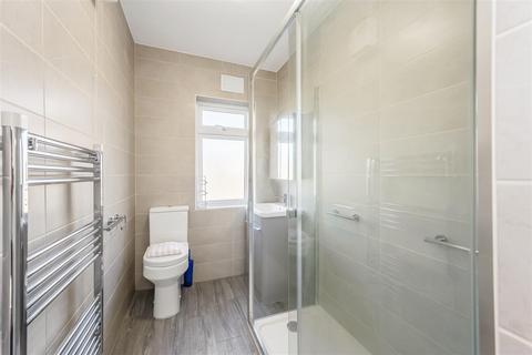 undefined, Kings Head Hill, Chingford, E4