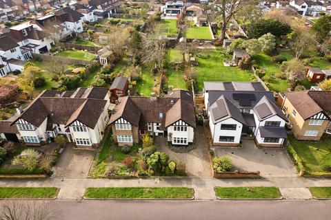 3 bedroom semi-detached house for sale, Hazelwood Drive, Hertfordshire AL4