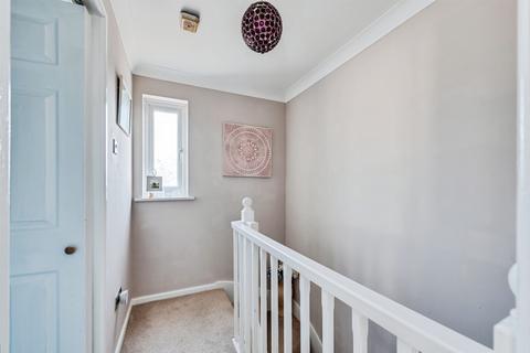 1 bedroom end of terrace house for sale, Archer Close, Swindon