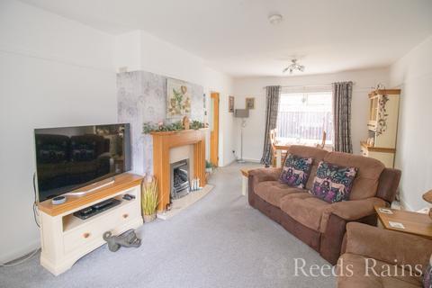 3 bedroom end of terrace house for sale, Overpool Road, Ellesmere Port CH66