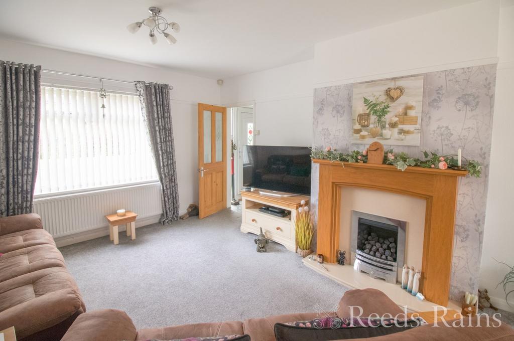 Lounge/Dining