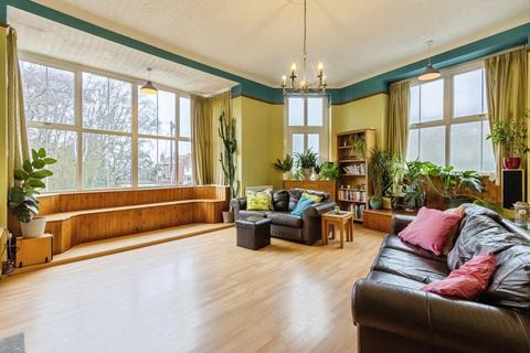 4 bedroom end of terrace house for sale, Wood Street, Wakefield WF3