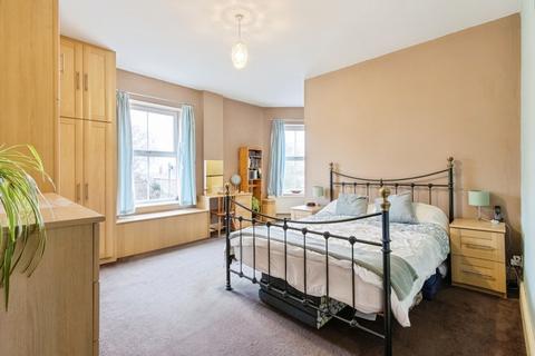 4 bedroom end of terrace house for sale, Wood Street, Wakefield WF3