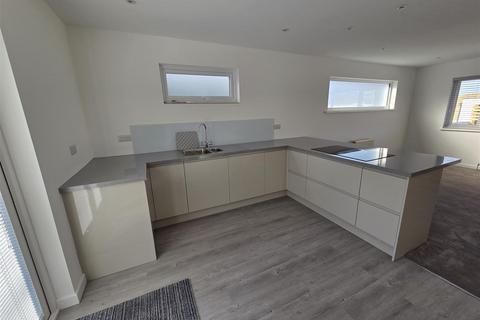3 bedroom detached bungalow to rent, Holywell Bay