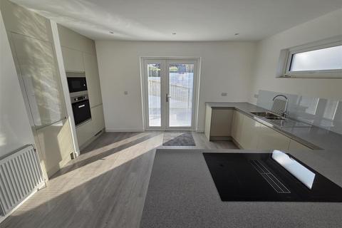 3 bedroom detached bungalow to rent, Holywell Bay