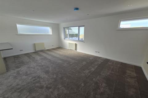 3 bedroom detached bungalow to rent, Holywell Bay