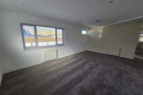 3 bedroom detached bungalow to rent, Holywell Bay