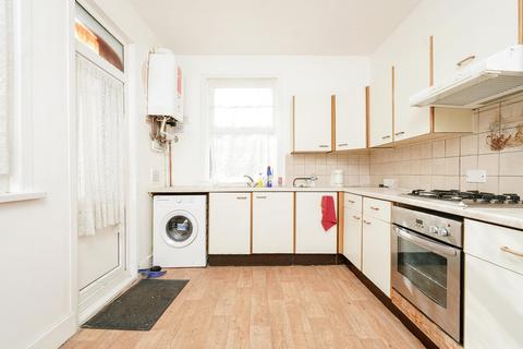 3 bedroom terraced house to rent, Brampton Road, E6
