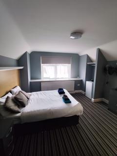 Studio to rent, Great West Road, Isleworth TW7