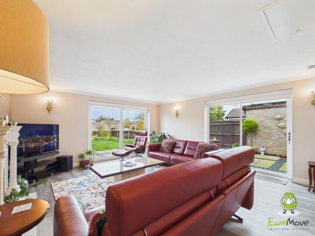 Ewe Move Estate Agents - 82 Windermere Avenue - Lou