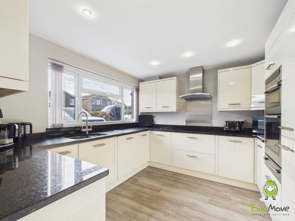 Ewe Move Estate Agents - 82 Windermere Avenue - Kit