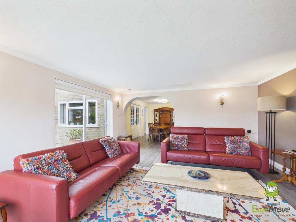 Ewe Move Estate Agents - 82 Windermere Avenue - Lou