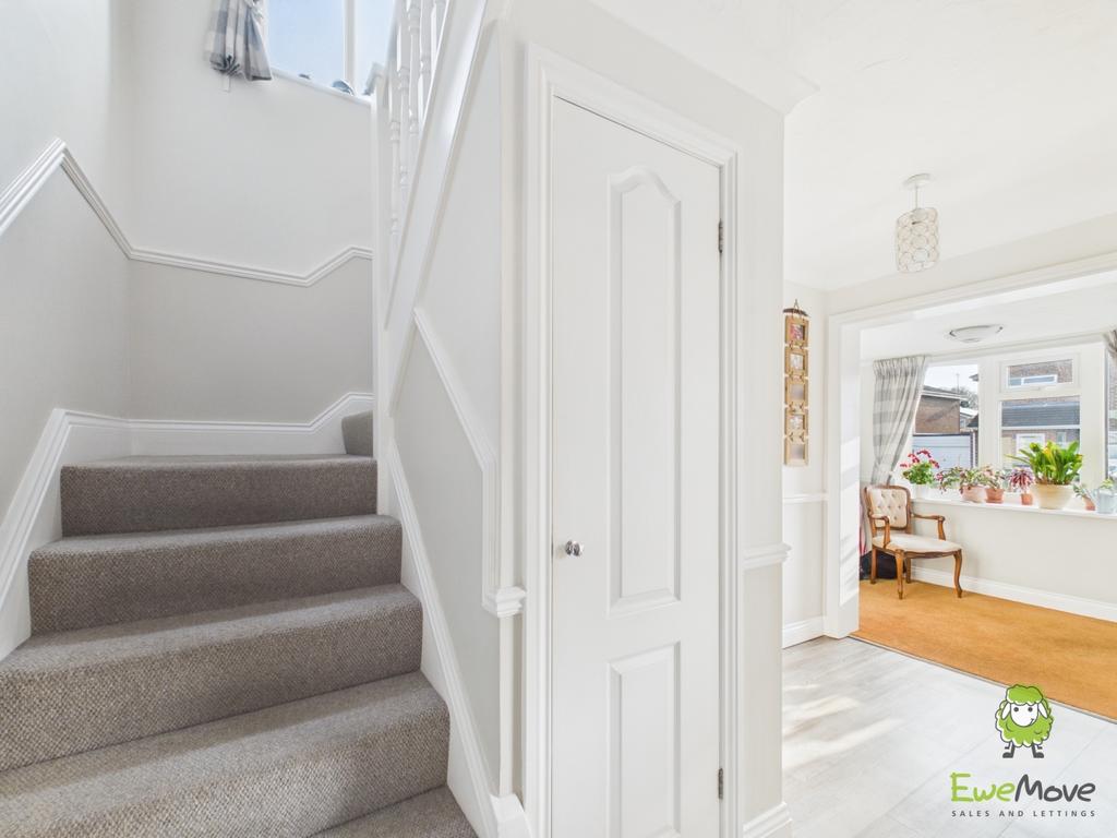 Ewe Move Estate Agents - 82 Windermere Avenue - Sta