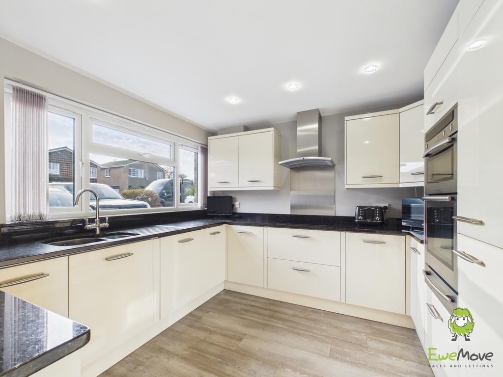 Ewe Move Estate Agents - 82 Windermere Avenue - Kit