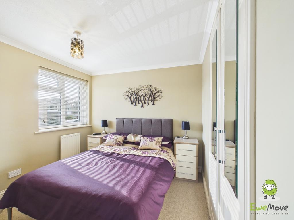 Ewe Move Estate Agents - 82 Windermere Avenue - Bed