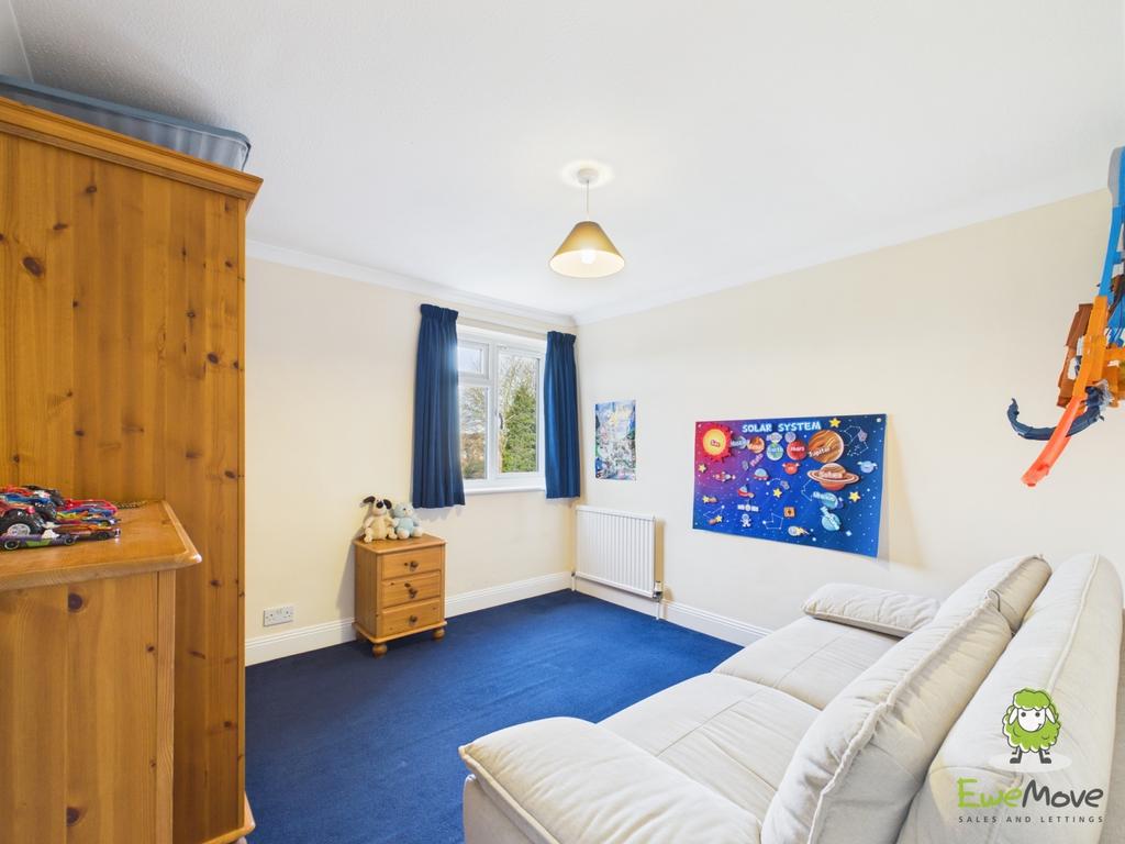 Ewe Move Estate Agents - 82 Windermere Avenue - Bed