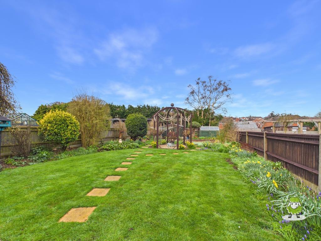 Ewe Move Estate Agents - 82 Windermere Avenue - Gar