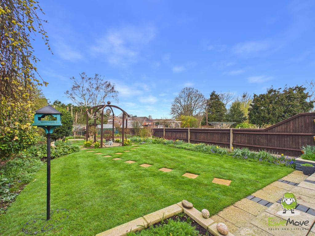 Ewe Move Estate Agents - 82 Windermere Avenue - Gar