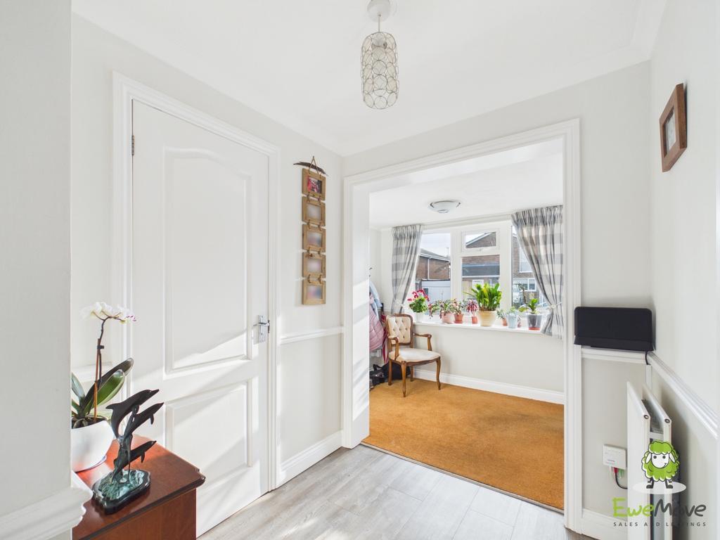 Ewe Move Estate Agents - 82 Windermere Avenue - Ent