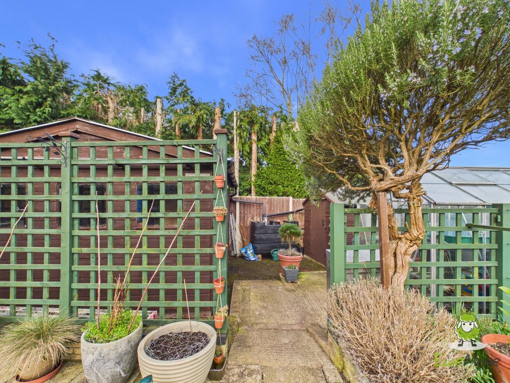 Ewe Move Estate Agents - 82 Windermere Avenue - Gar