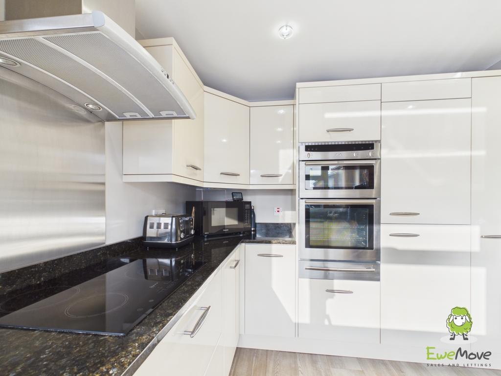 Ewe Move Estate Agents - 82 Windermere Avenue - Kit
