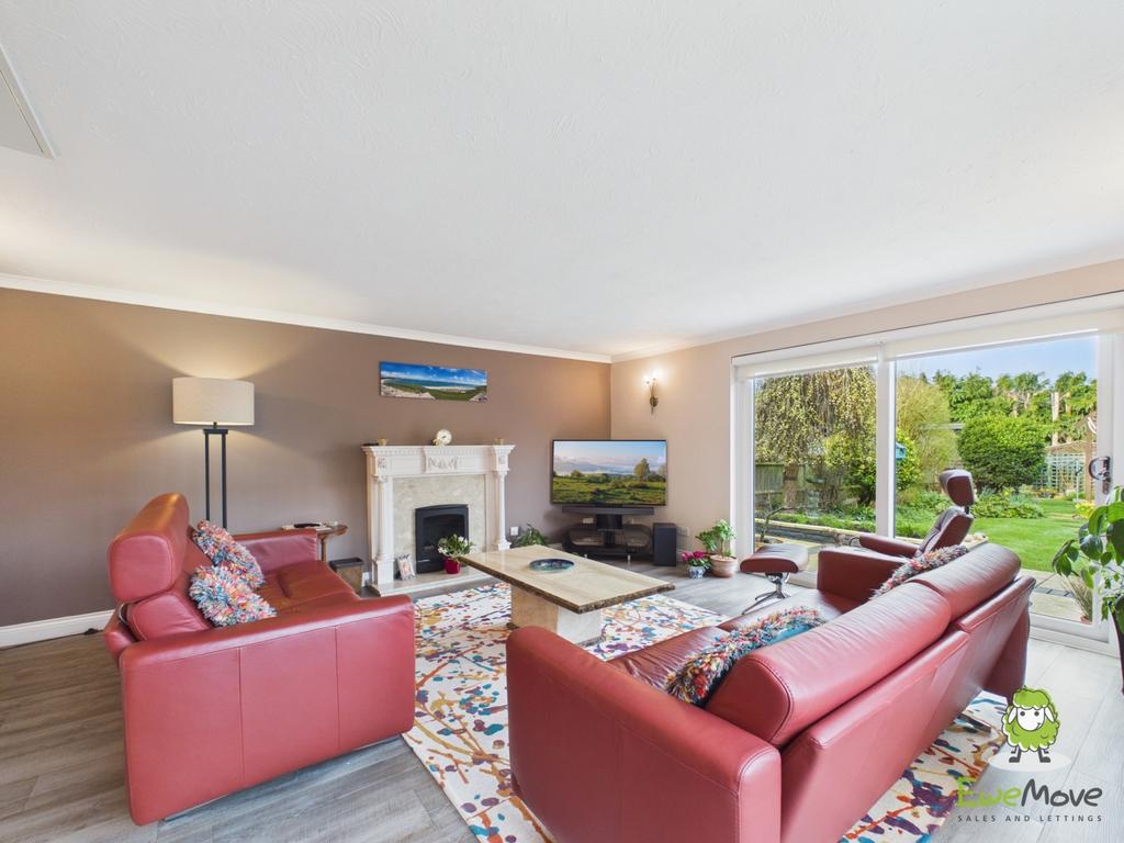 Ewe Move Estate Agents - 82 Windermere Avenue - Lou