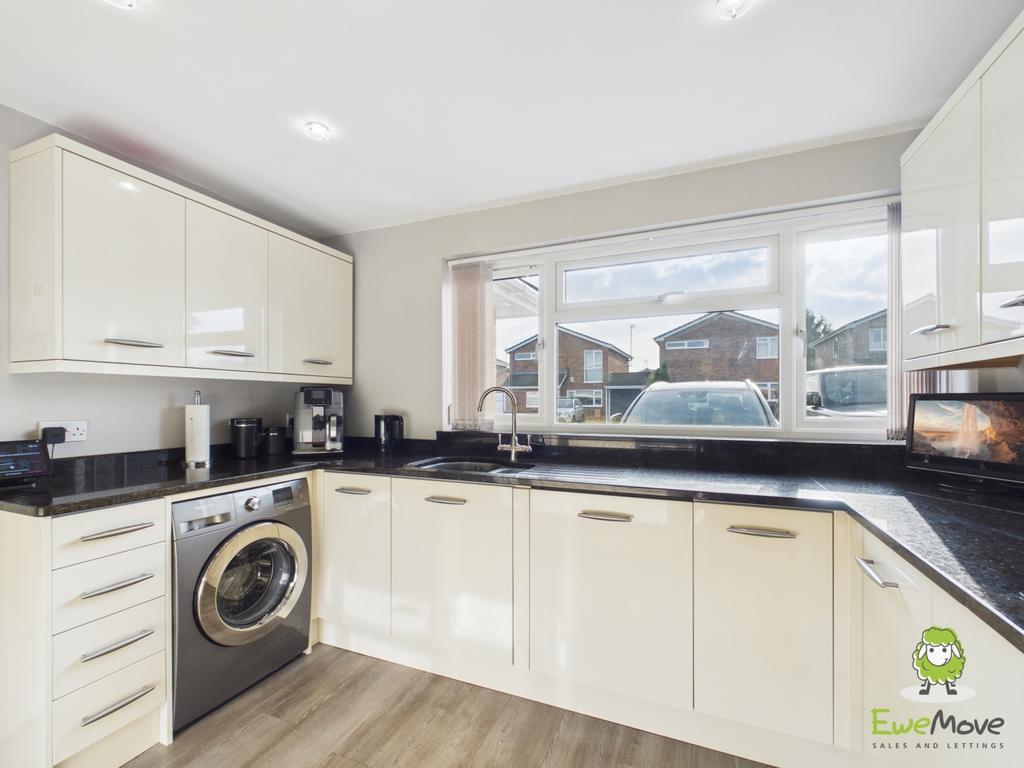 Ewe Move Estate Agents - 82 Windermere Avenue - Kit