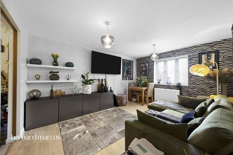 1 bedroom flat for sale, Colindeep Lane, London