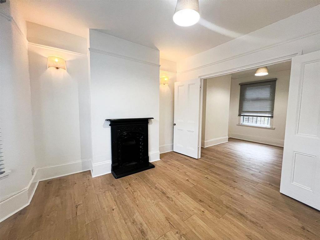 Henderson Rd E7