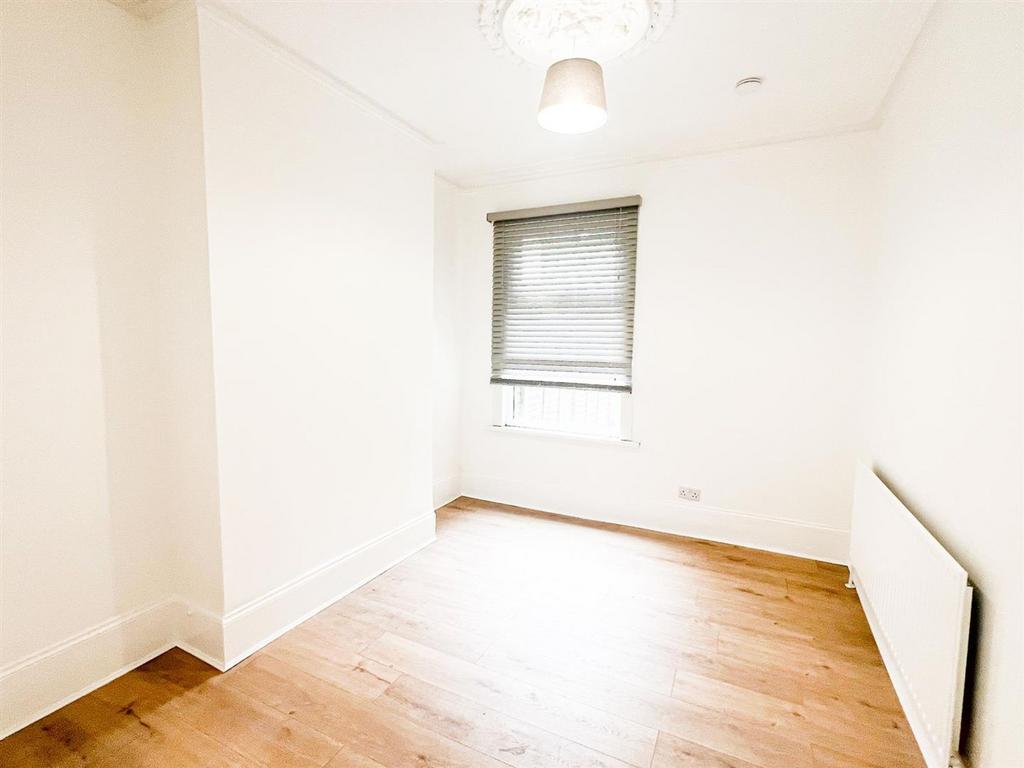 Henderson Rd E7