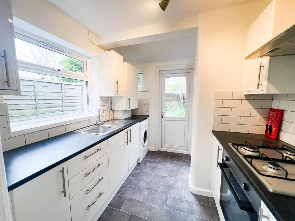 Henderson Rd E7