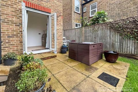 undefined, Pemberton Road, East Molesey KT8