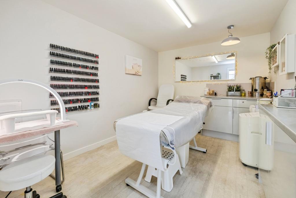 Salon/Workshop