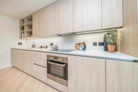 2 bedroom flat to rent, Coombe Road, New Malden KT3