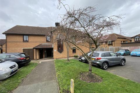 1 bedroom apartment for sale - Portland Close, Romford