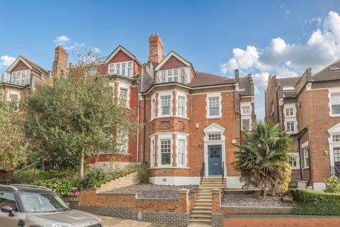 3 bedroom apartment to rent, Grosvenor Gardens, London, N10