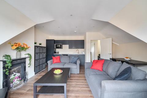 3 bedroom apartment to rent, Grosvenor Gardens, London, N10