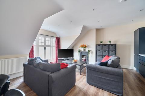 3 bedroom apartment to rent, Grosvenor Gardens, London, N10