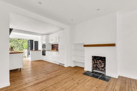 3 bedroom terraced house to rent, Holwell Road, Welwyn Garden City, AL7