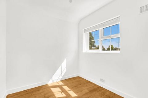 3 bedroom terraced house to rent, Holwell Road, Welwyn Garden City, AL7