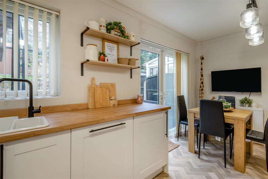 8681753-interior34.jpg