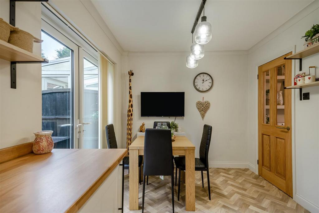 8681753-interior37.jpg