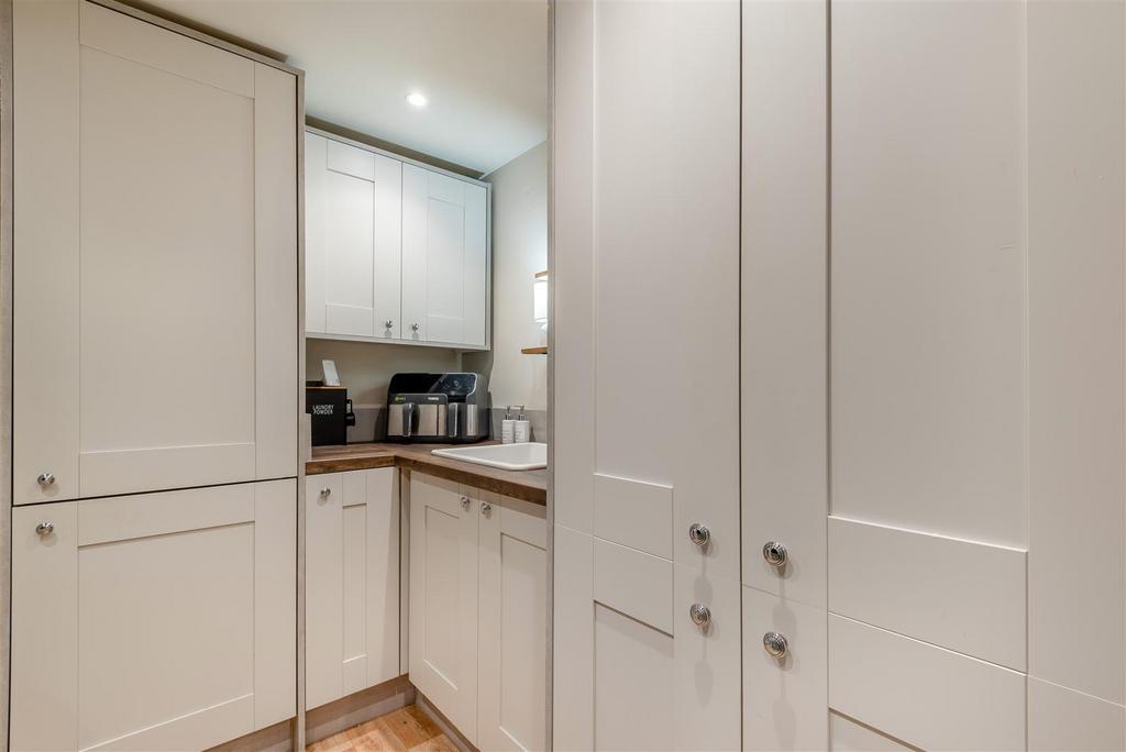 8681753-interior22.jpg