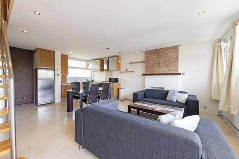 3 bedroom flat to rent, Westbridge Road, London, SW11