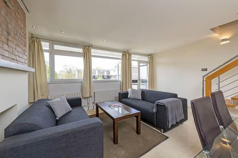 3 bedroom flat to rent, Westbridge Road, London, SW11