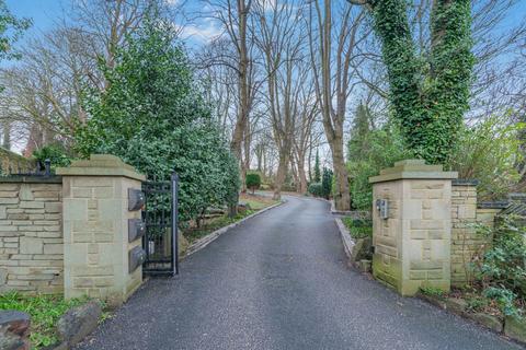 5 bedroom detached house for sale, Knowle Road, Kirkheaton, Huddersfield, HD5 0DW